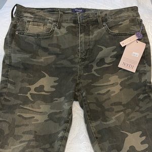 NYDJ AMI SKINNY ANKLE CAMO JEANS
